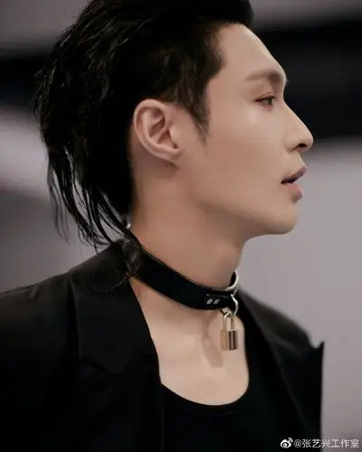 张艺兴鲶鱼头发型好帅 我以前好像误会这个发型了
