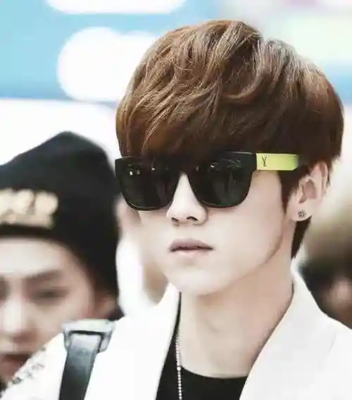 石翔是谁?鹿晗为她买豪宅,王俊凯凑成三角恋!