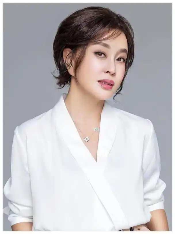 刘晓庆:事业与爱情的坚持者,无子却幸福的独特人生 刘晓庆,一个在中国