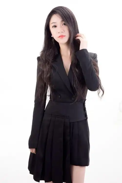 东方晴儿原名:王鑫,实力唱将女歌手,2017年正式签约于山东齐通文化.