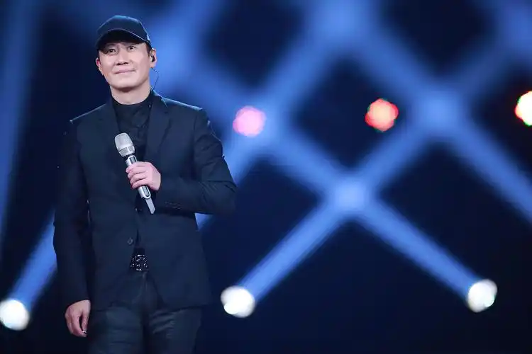 儒雅黎明《蒙面》"画风突变"