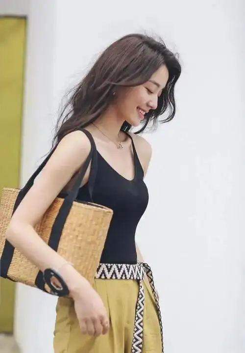 张梦露靓丽性感风采照人的女神