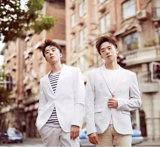 90后青年作者苑子文苑子豪un新书签售会不好意思我也是第一次当大人