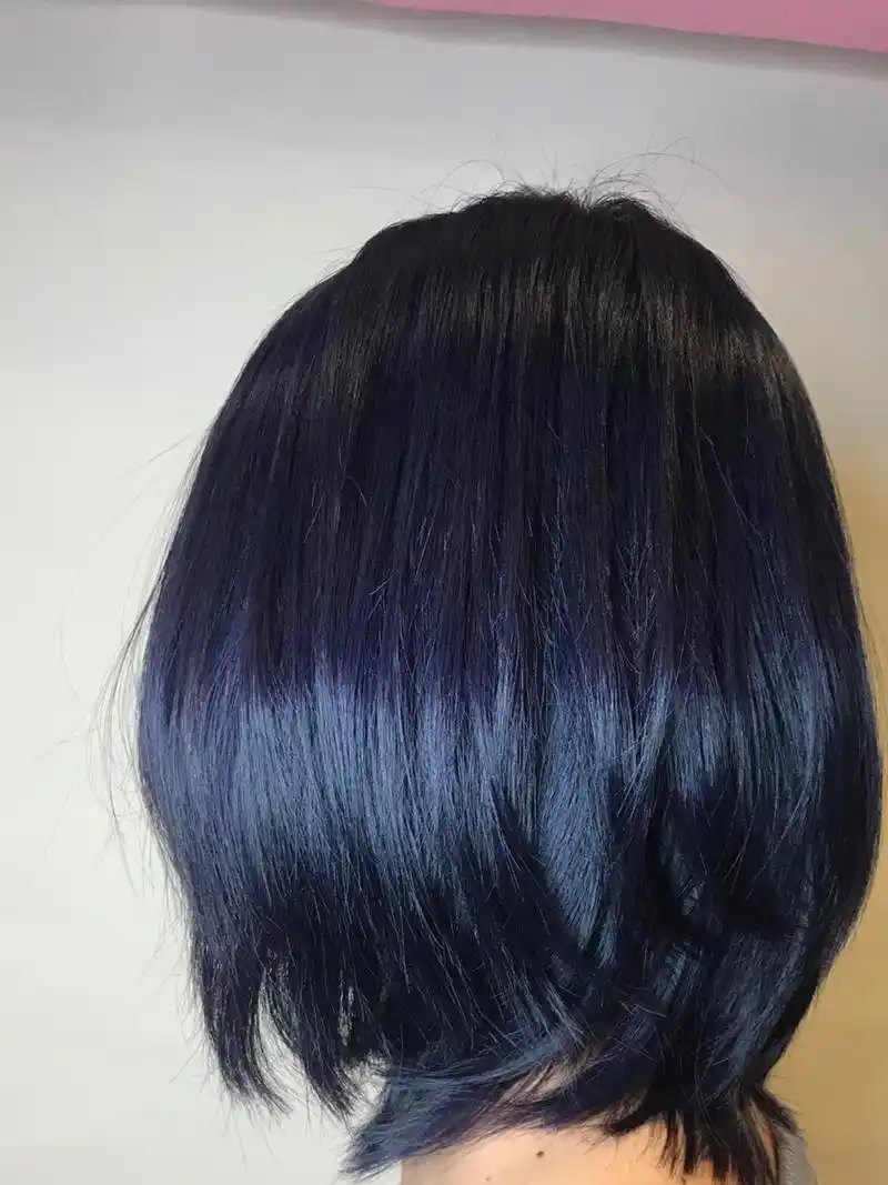 蓝黑色发色