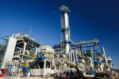 大型工厂境内的有色建筑和建筑物