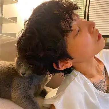 精选ins风半身韩系男生头像图片 最新热门时尚的qq男生头像_男生头像