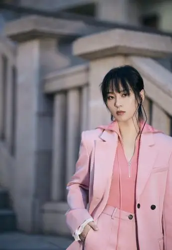 67大家印象中的周笔畅应该是一个实力唱将,她很少宣传自己的长相