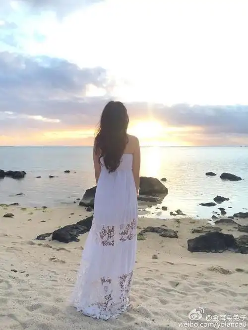 海边看日出背影恬静