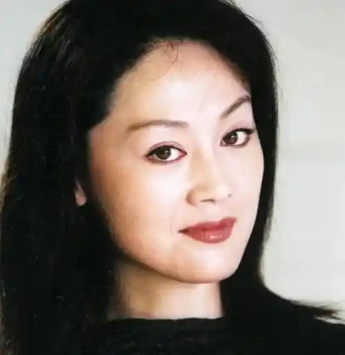 王姬:因拍戏导致儿子先天智障,后又拖累了母亲,亏欠了女儿_北电_北京