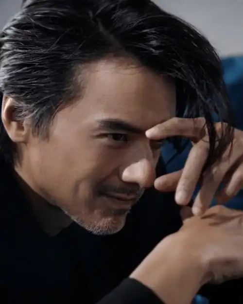 冯德伦拍摄纪录片,力捧美国霸王级新人"娅娅"!