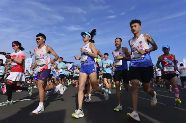 2023沈阳·康平卧龙湖半程马拉松开跑 比赛吸引五千余名跑友热情参与