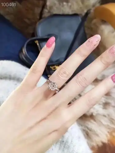 执子之手挚爱一生t芙妮全套永生花礼盒装钻戒经典六爪星光皇后的碰撞