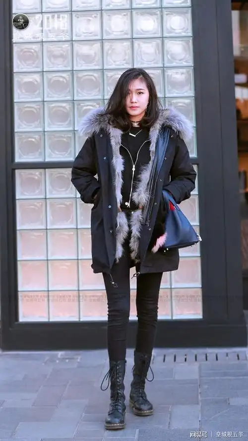 街拍时髦美女冬季扮靓有高招她们冬天也都穿得美美哒