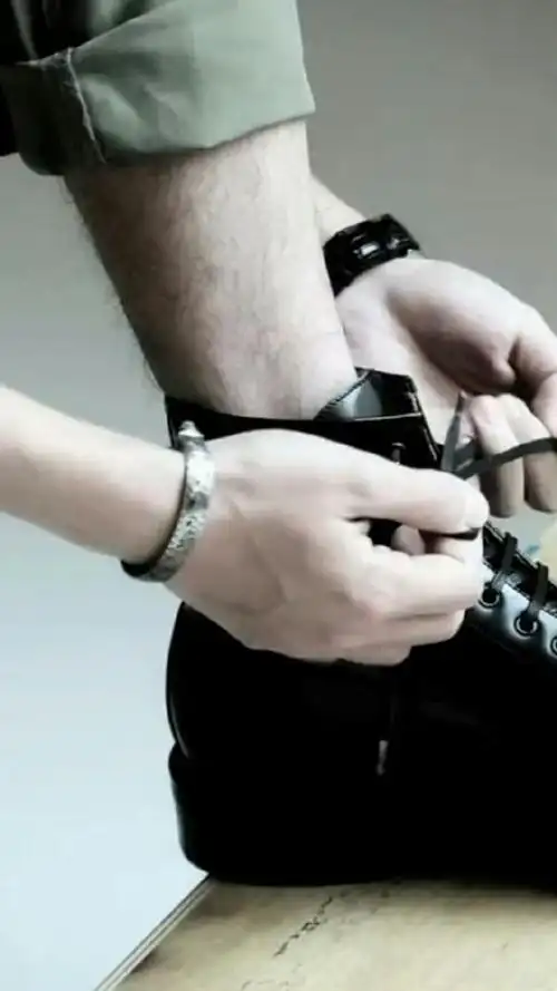 那就再发一遍吧,腿毛合集每个人的身上都有毛毛@任嘉伦allen#任嘉伦