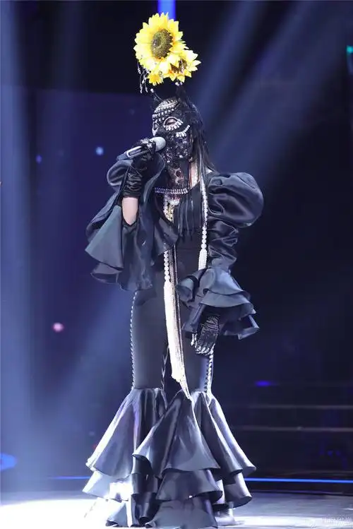 张碧晨许志安蒙面唱将揭面瓜子猫成亮点