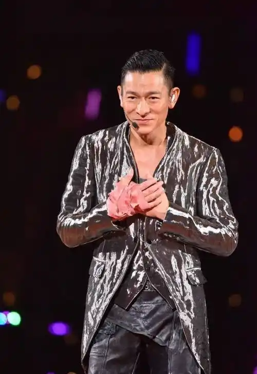 2021年的春晚你有被谁惊艳到我被刘德华惊艳到了太帅了