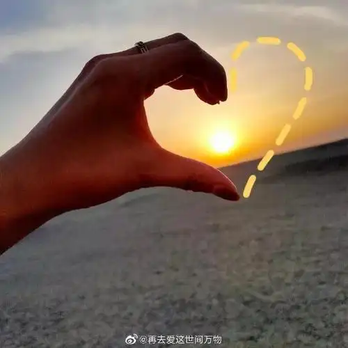 六月雅丹的落日迷醉了双眼渲染了天空