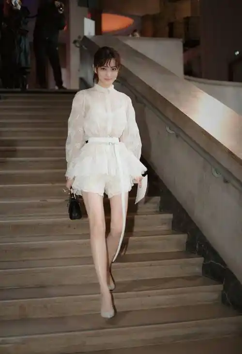 原创开工穿搭案例来喽手残党学徐璐凹造型也可以很女王