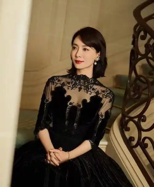 陈数对"真空穿搭"上瘾了!