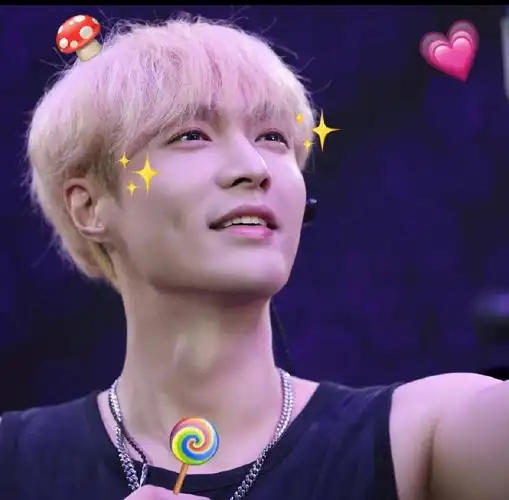 张艺兴[超话]##张艺兴粉色蘑菇头