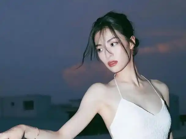 抛弃李现,手撕baby,立志做天后的钟楚曦,如今为啥沦为一个笑话