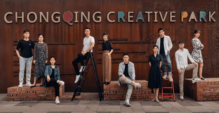 公司想要拍集体照不会摆姿势怎么办