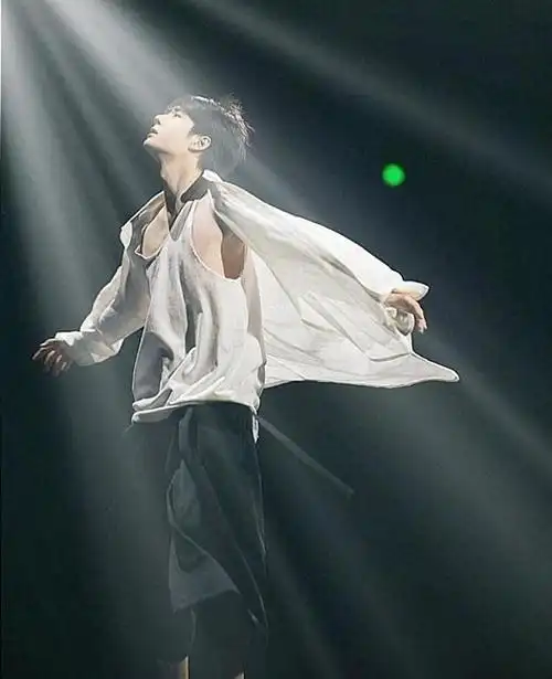 240206 阳光少年王一博:用舞蹈诠释梦想,收获满满爱与祝福