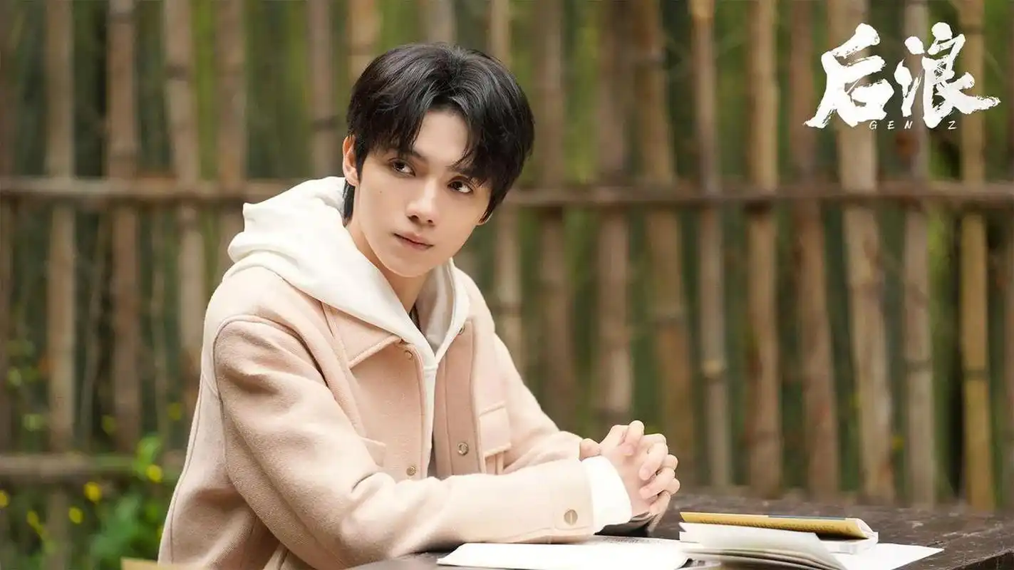 最近热播的电视剧《后浪》,故事线主要涉及中医药的传承和发展,以及