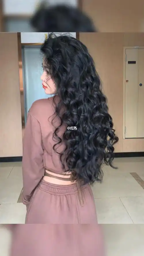 卷发_法式风格_法式卷_中长发_法式烫发_女生发型_夏天去哪玩_法式