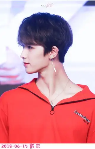 朱正廷出道半年快乐所有造型侧脸合集你不能错过的绝美阿廷