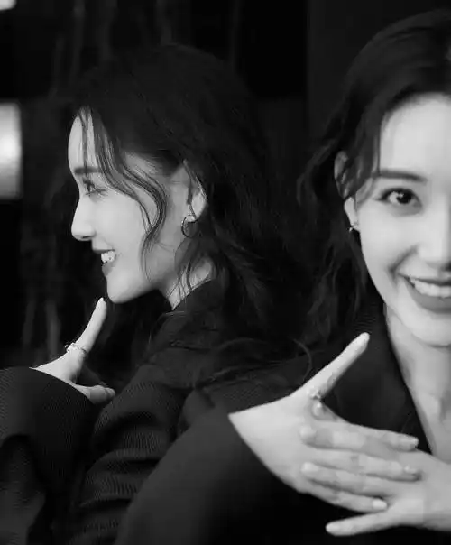 蒋依依西装短裤性感写真