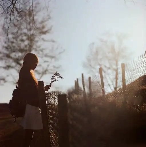 清新淡雅的唯美意境女生图片