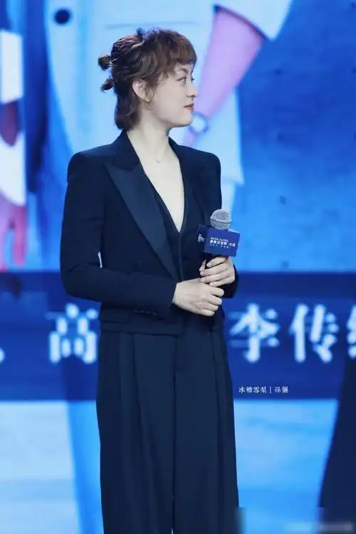 孙俪新造型干练不失俏皮新戏搭档赵又廷却吐槽对方很恐怖