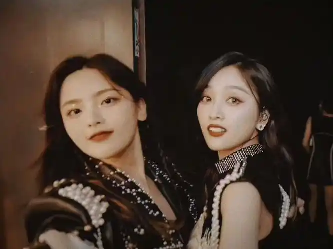 【杨超越×吴宣仪】或许只有你懂得我所以你没逃脱