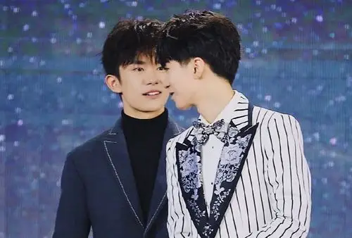 小跟班易烊千玺,网友:离开俊凯哥哥吧,胖虎来啦