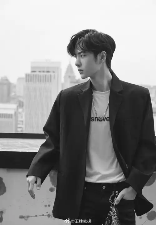 王一博的奇怪配饰