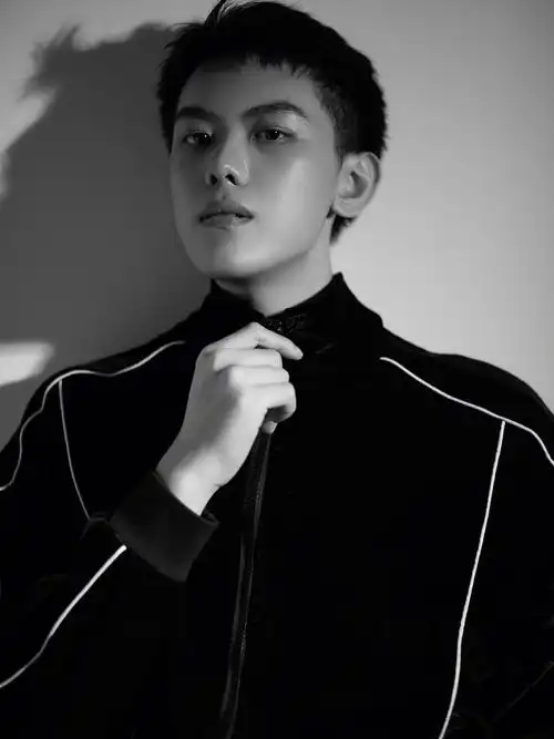 男士经典黑白肖像照