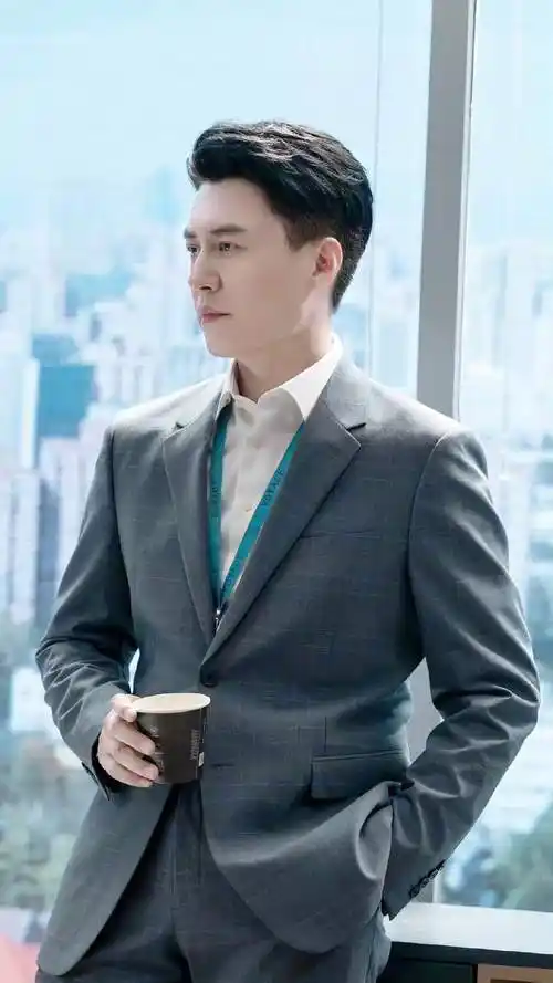 如果真喜欢老男人,还不如选贺涵,贺涵也快四十了,而且财务自由还没