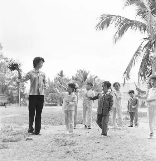 87年未婚妻考上大学,马上提出退婚,我毅然放手,结局却始料未及