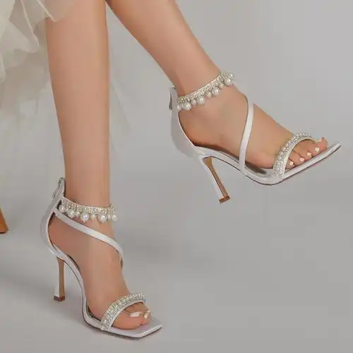 欧美白色珍珠水钻链条高跟凉鞋一字带细跟方尖时尚珍珠后拉链婚鞋