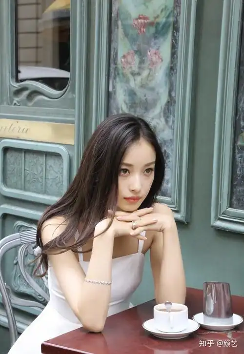 手机里有没有私藏很久的倪妮照片