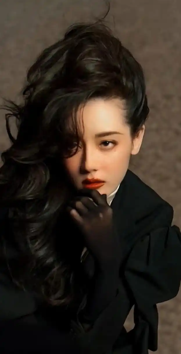 迪丽热巴# 复古港风,甜美动人