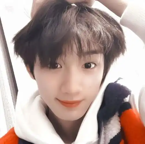 明星头像丁程鑫