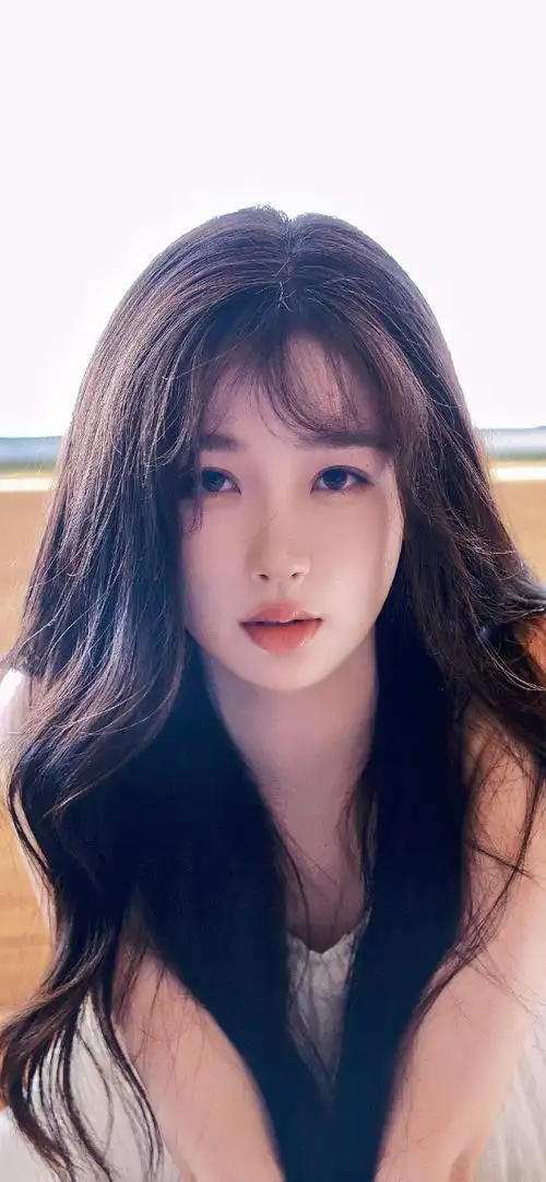 虞书欣超话  壁纸06    里里外外全换了一套～  #虞书欣#7615