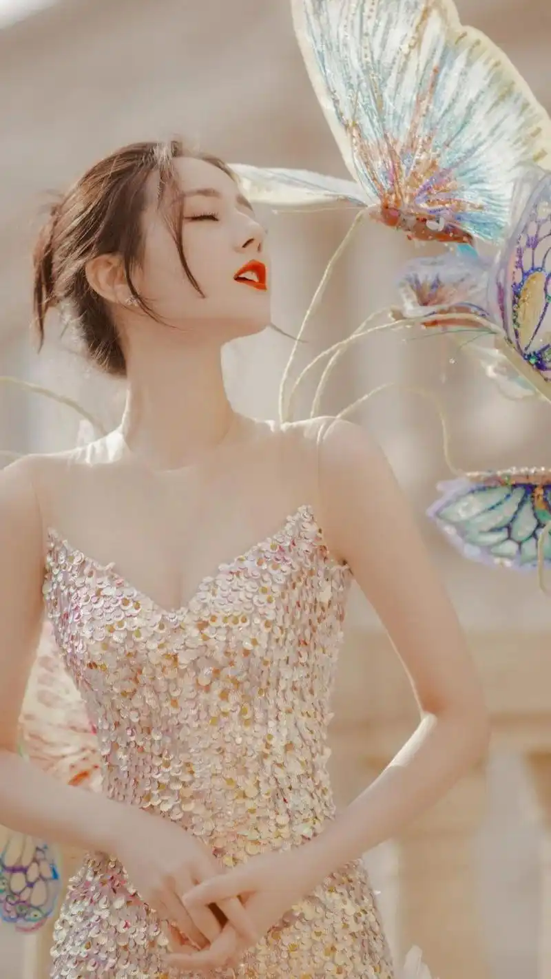 迪丽热巴壁纸人的一辈子有35600天缺你一秒都不行