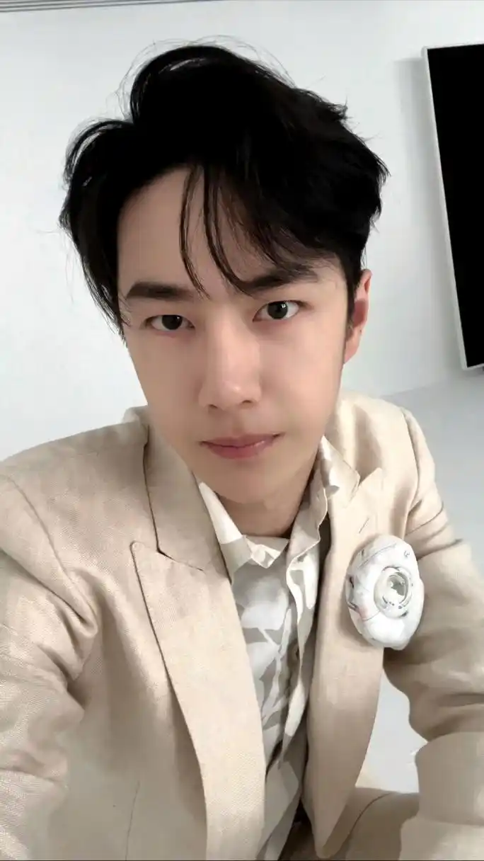 啊啊啊啊啊啊王一博2023年自拍有#王一博##图文热点情报局