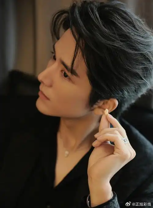 张新成深v黑衬衫##张新成深v内搭##鹅剧派对