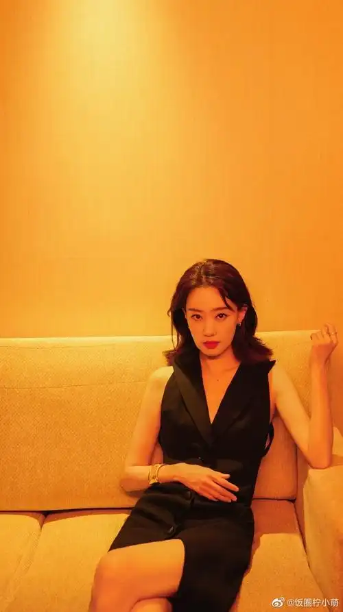 张小斐露背黑裙##张小斐的背好直#张小斐的身材怎么可以这么好的啊