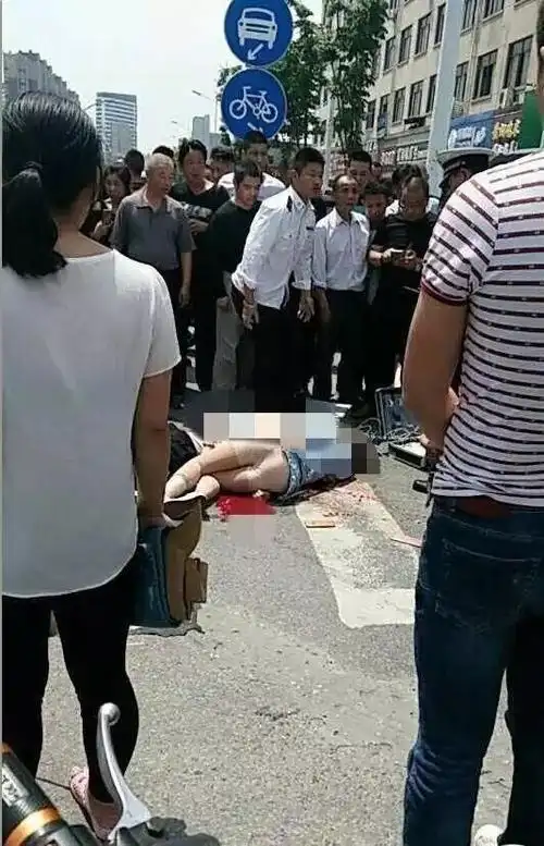 【交通929|南通港闸区国强路发生惨烈车祸 2名年轻女子被碾压身亡】