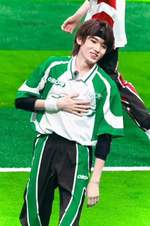 宋亚轩超话  20240705 tf家族夏日运动会 in 澳门  射箭要帅气还是